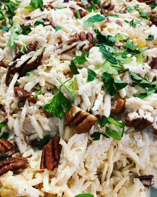 Bezorging op dinsdag 3 – 11: Frisse witte koolsalade met appel en walnoten
