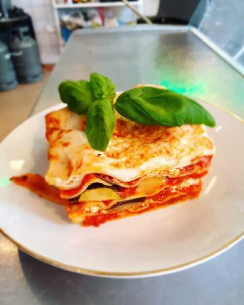 Groenten lasagne met romige bechamelsaus en feta