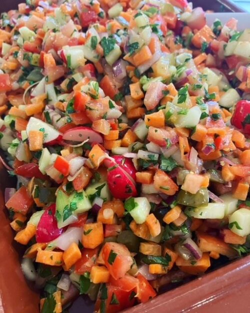 Rauwkost salade met frisse sinaasappel-rozemarijn vinaigrette