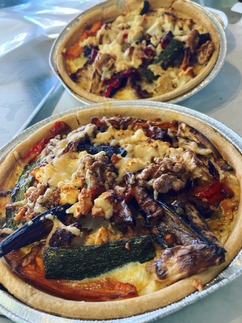 Quiche geroosterde groenten, feta, walnoot en Parmezaanse kaas