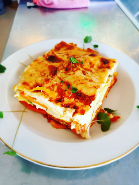 Groenten lasagna met bechamelsaus en Parmezaanse kaas