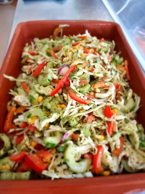 Frisse rauwkost salade met citroen munt dressing