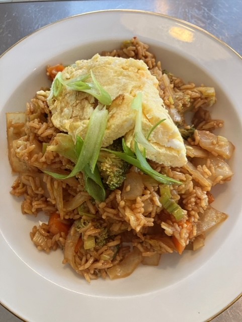 WEEKHAP: Nasi met groentes en een omeletje