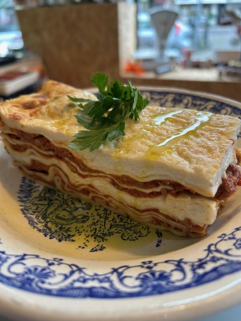 Lasagne bolognese van 100% rundergehakt in tomatensaus, heerlijke romige bechamelsaus en kaas