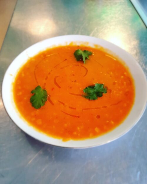 Tomaat rode linzen-kokos soep