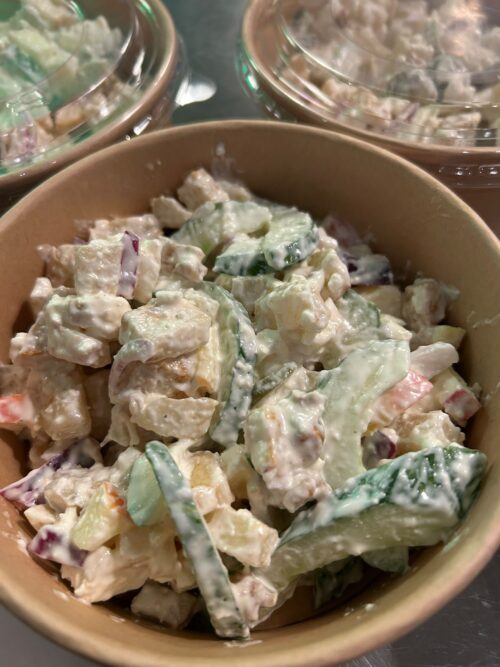 Frisse knolselderij salade met walnoot en mierikswortel-dressing