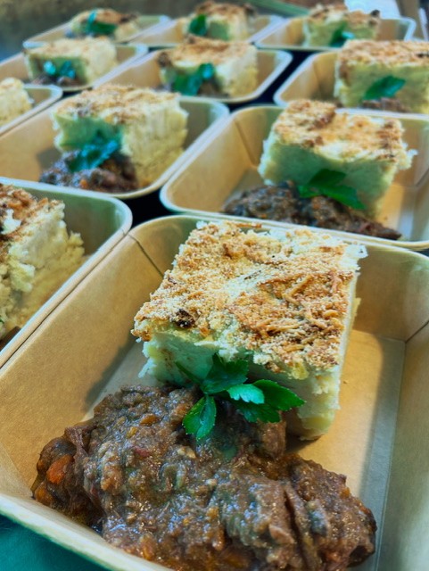 Gegratineerde zuurkool ovenschotel met Hollands stoofpotje van rund