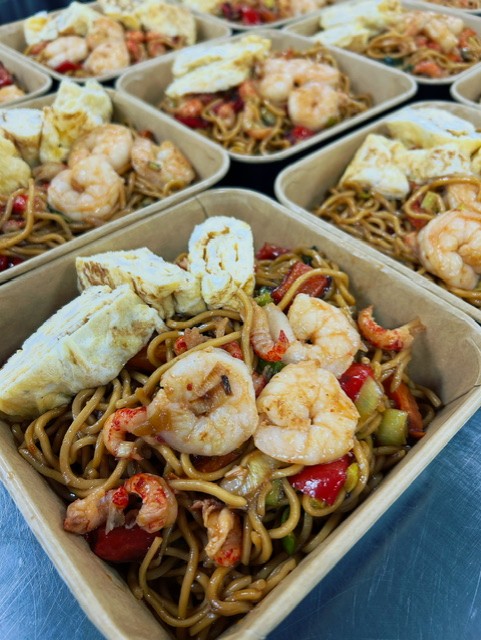 Oosterse noedels met garnalen en een omeletje €9,95 weekhap