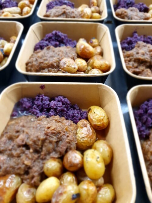 Hachee, geroosterde krieltjes en rode kool met appel