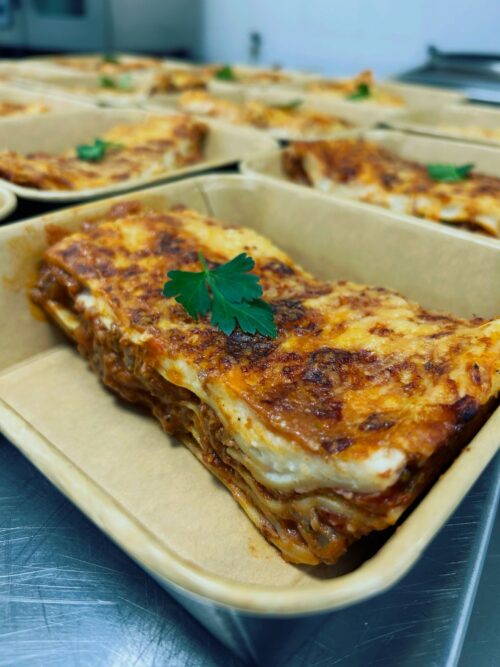 Lasagne bolognese met romige bechamelsaus en Parmezaanse kaas