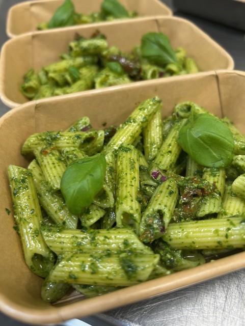 Gluten en lactose vrije pasta pesto salade  (Let op kan sporen bevatten)