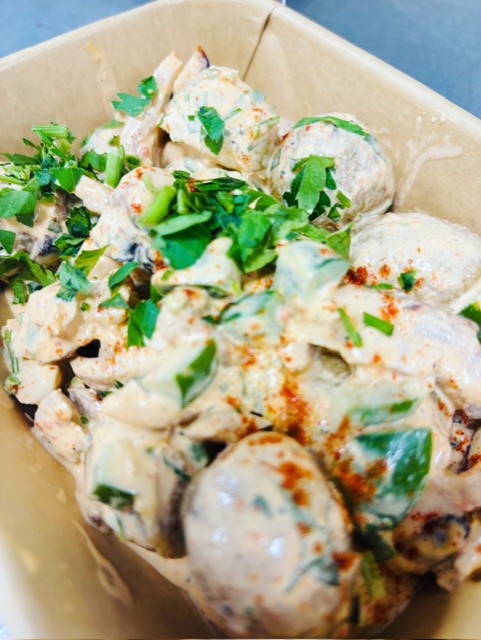 Krieltjes salade met geroosterde kip en frisse paprika dressing