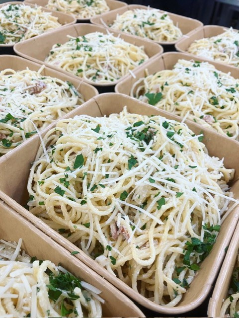 Pasta carbonara met spek en Parmezaanse kaas