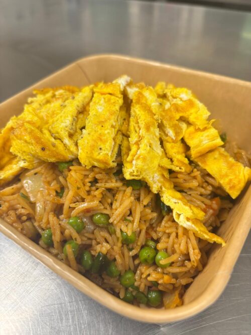 Thaise nasi met lekker veel groenten en een omeletje