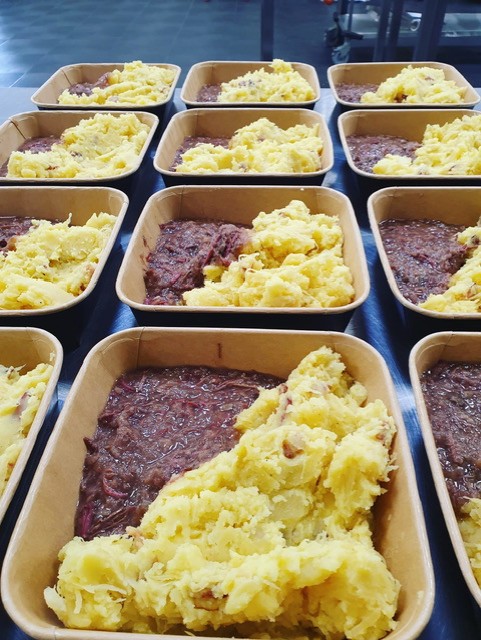 Zuurkool stamppot met kerrie, spekjes en stoofvlees