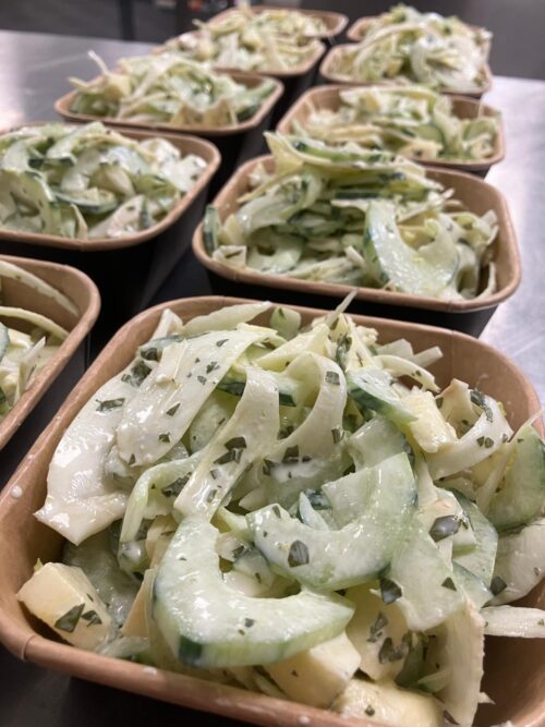 Komkommer-venkel salade met appel en mierikswortel dressing