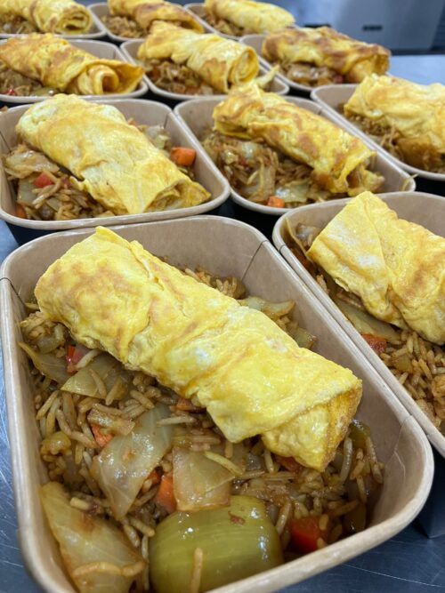 Nasi met lekker veel groenten en een omeletje