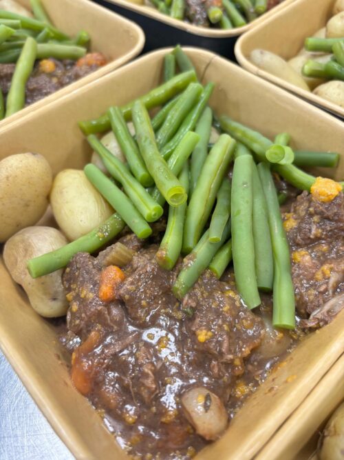 Oud Hollandse runderstoof met aardappelpuree en sperziebonen