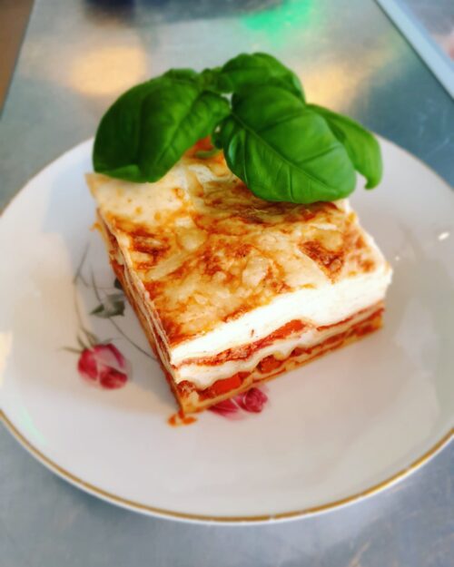 Bezorging op dinsdag 27-10: Lasagne bolognese van rundergehakt en groenten in een volle tomatensaus met romige bechamelsaus en Parmezaanse kaas - 550 gram